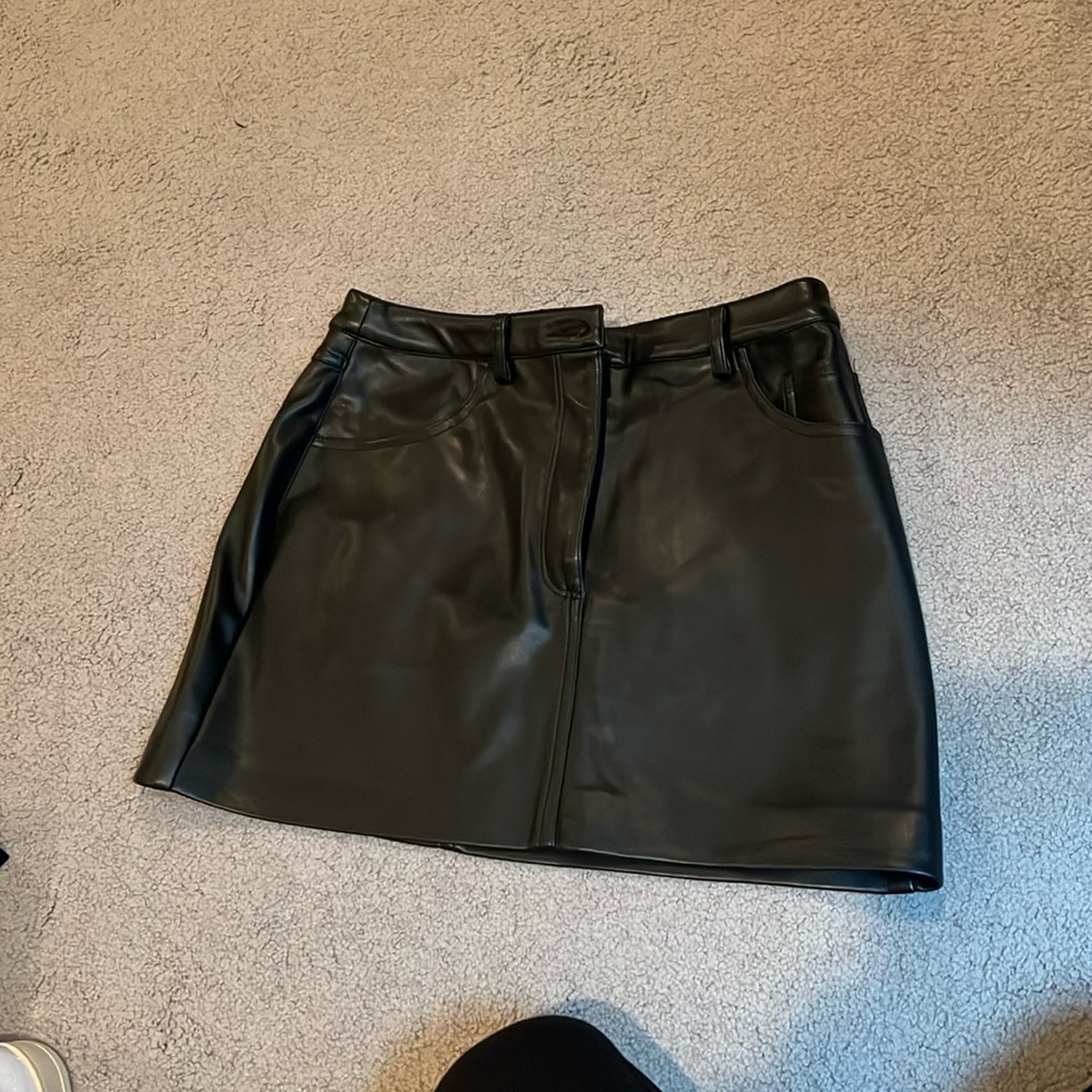 Apparis black leather skirt size medium NEVER WORN